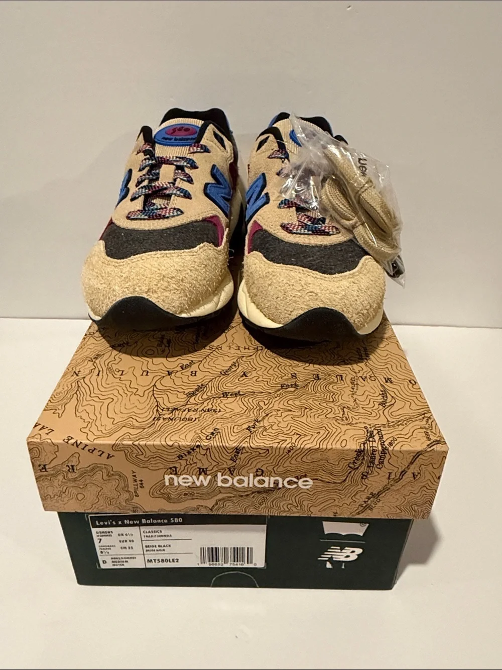 NB580 x Levi ‘Beige’ Sz: 7 (MT580LE2)